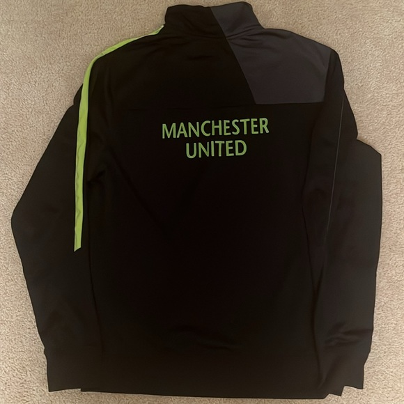 Manchester United full zip black jacket - Picture 6 of 6